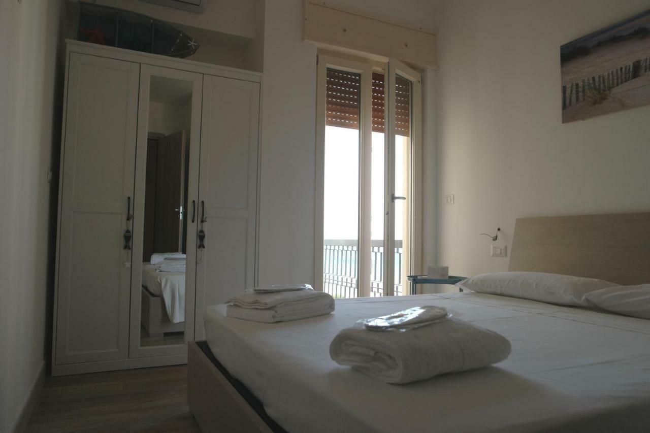 Attico Galilei Fronte Mare By Salentoville Gallipoli Exterior foto